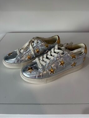 Kurt Geiger London Lane Star Metallic Silver Leather Sneakers Size 35.5 NWOB
